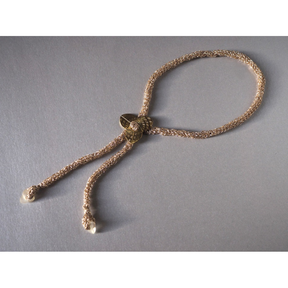 Collana a cravatta "Trivio Tie" in ottone Collana a cravatta "Trivio Tie" in ottone